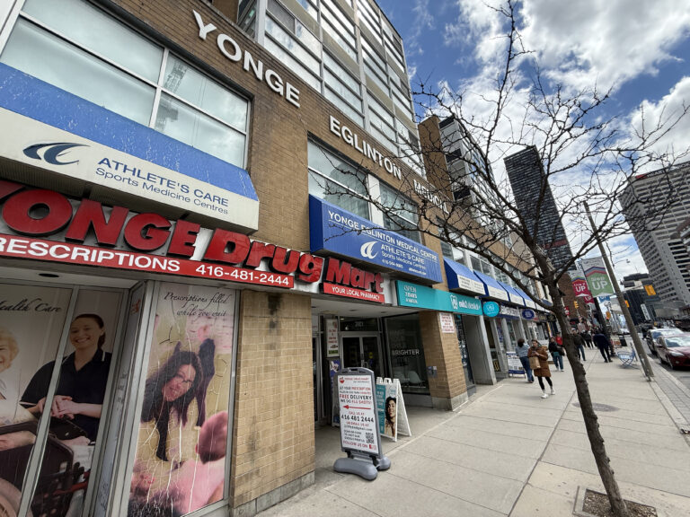 2401 Yonge St – LL06